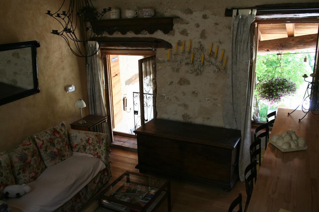 Chambre D'Hotes La Romarine Barnave Zewnętrze zdjęcie