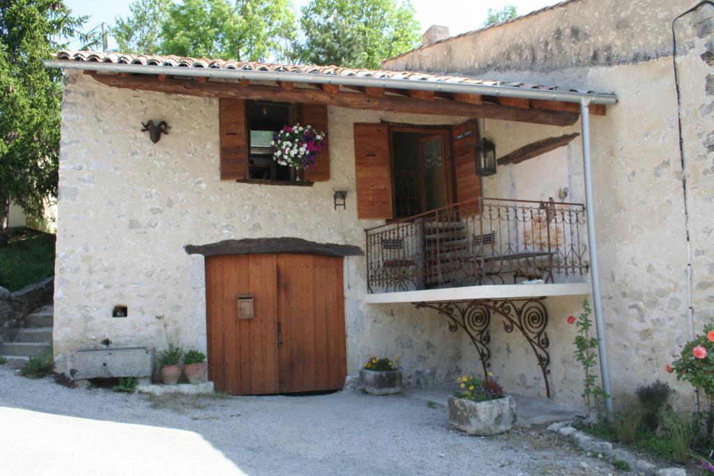 Chambre D'Hotes La Romarine Barnave Zewnętrze zdjęcie